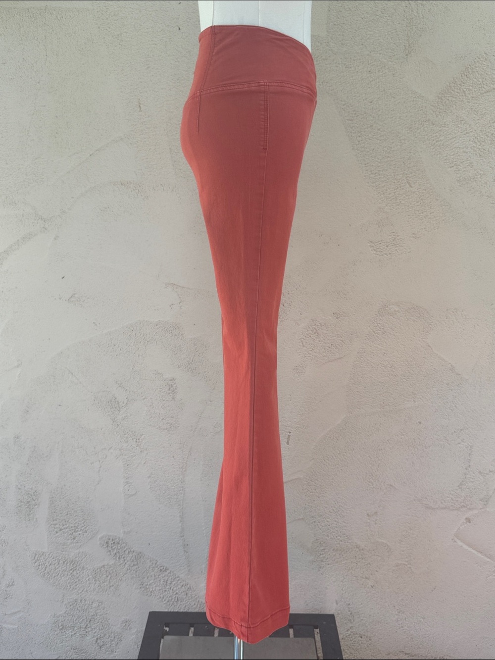 Free People We The Free Pull-On Flare Jeans Coral Red Orange Size 24 - Picture 3 of 14